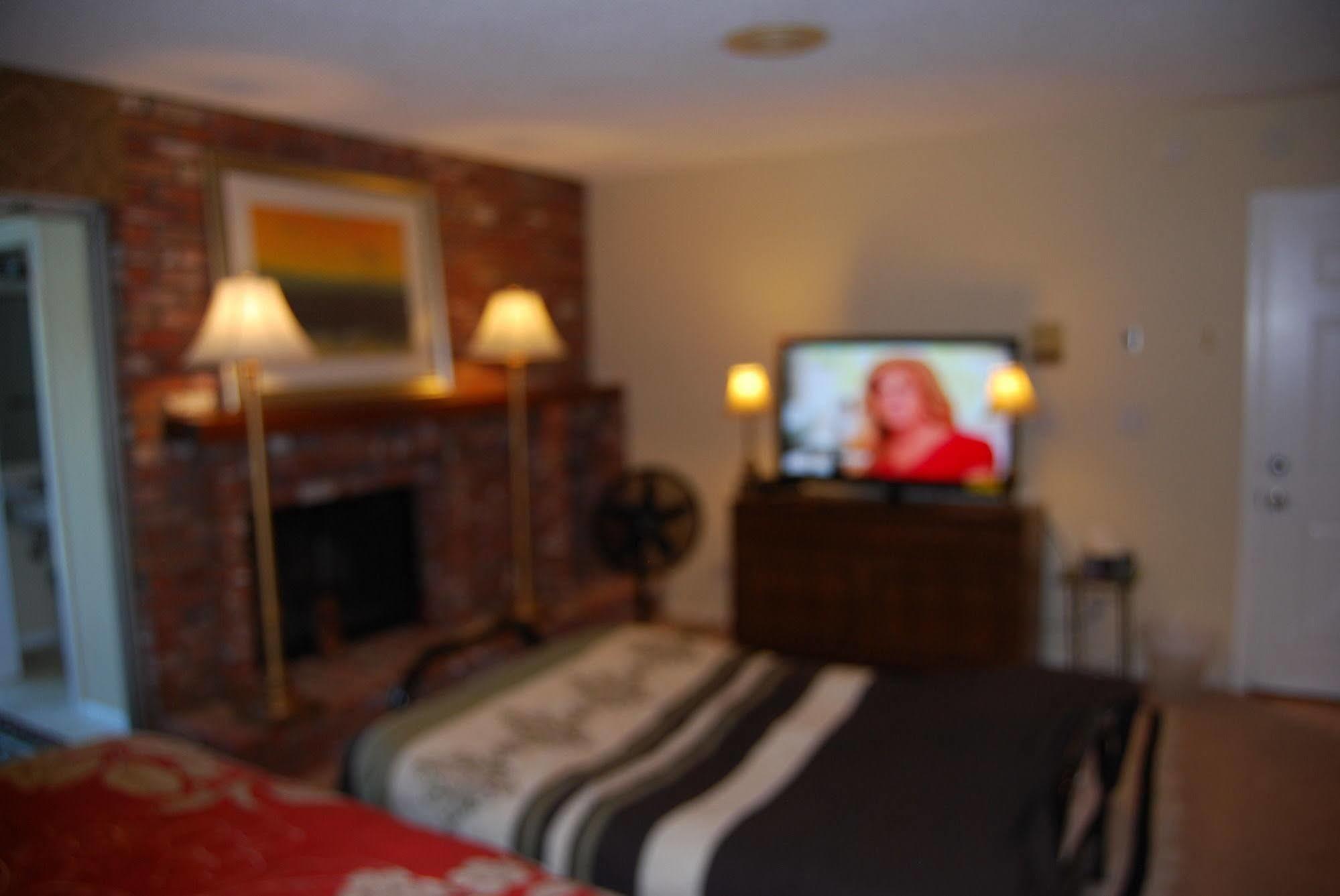 In Hollywood Hills Bed and breakfast