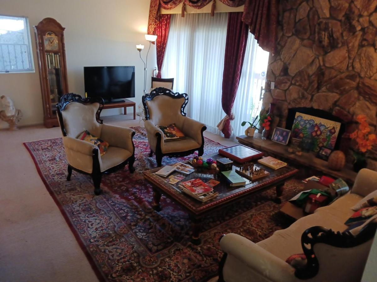 Couette-café In Hollywood Hills 3*
