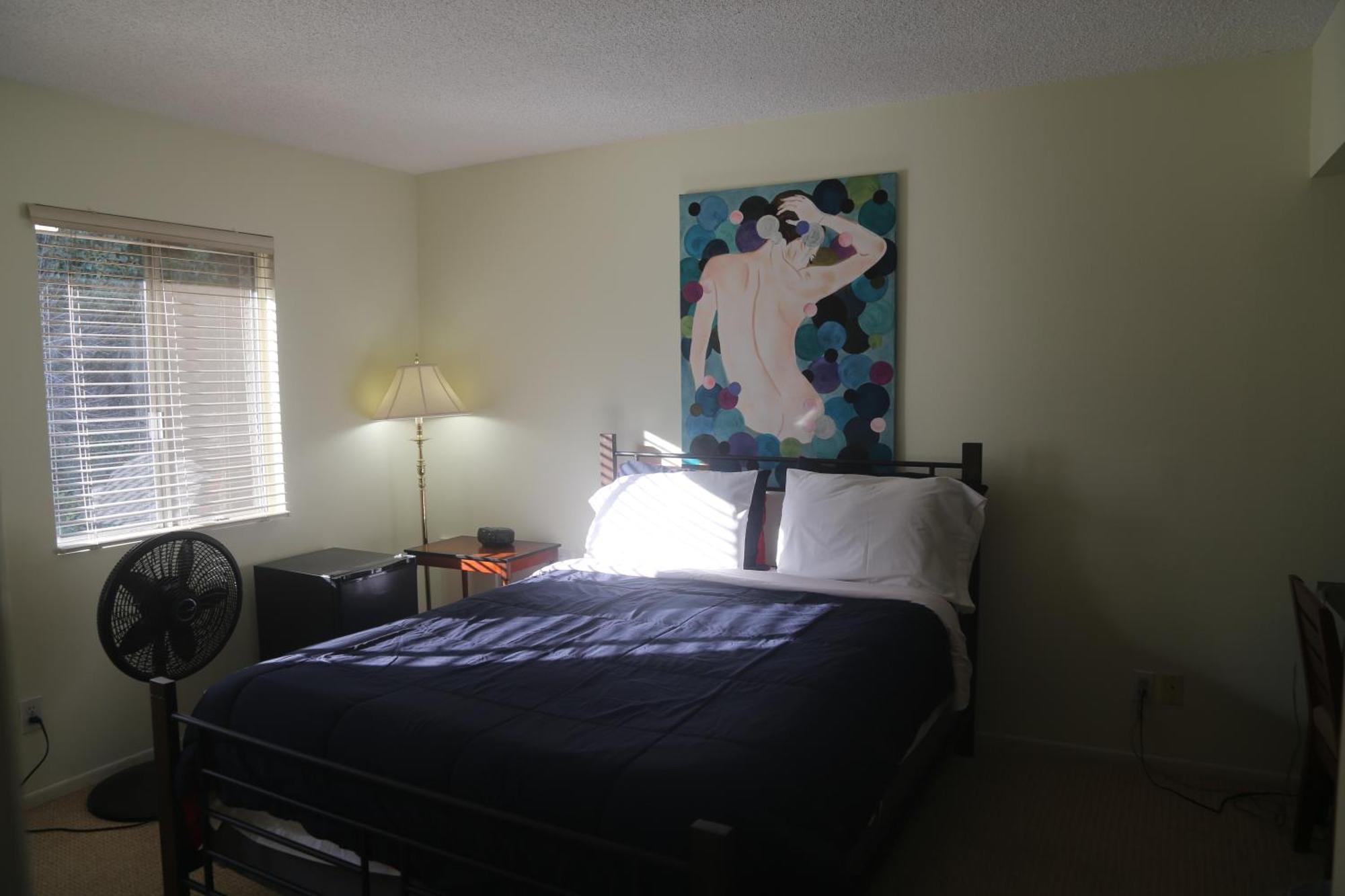 Bed & Breakfast In Hollywood Hills 3*