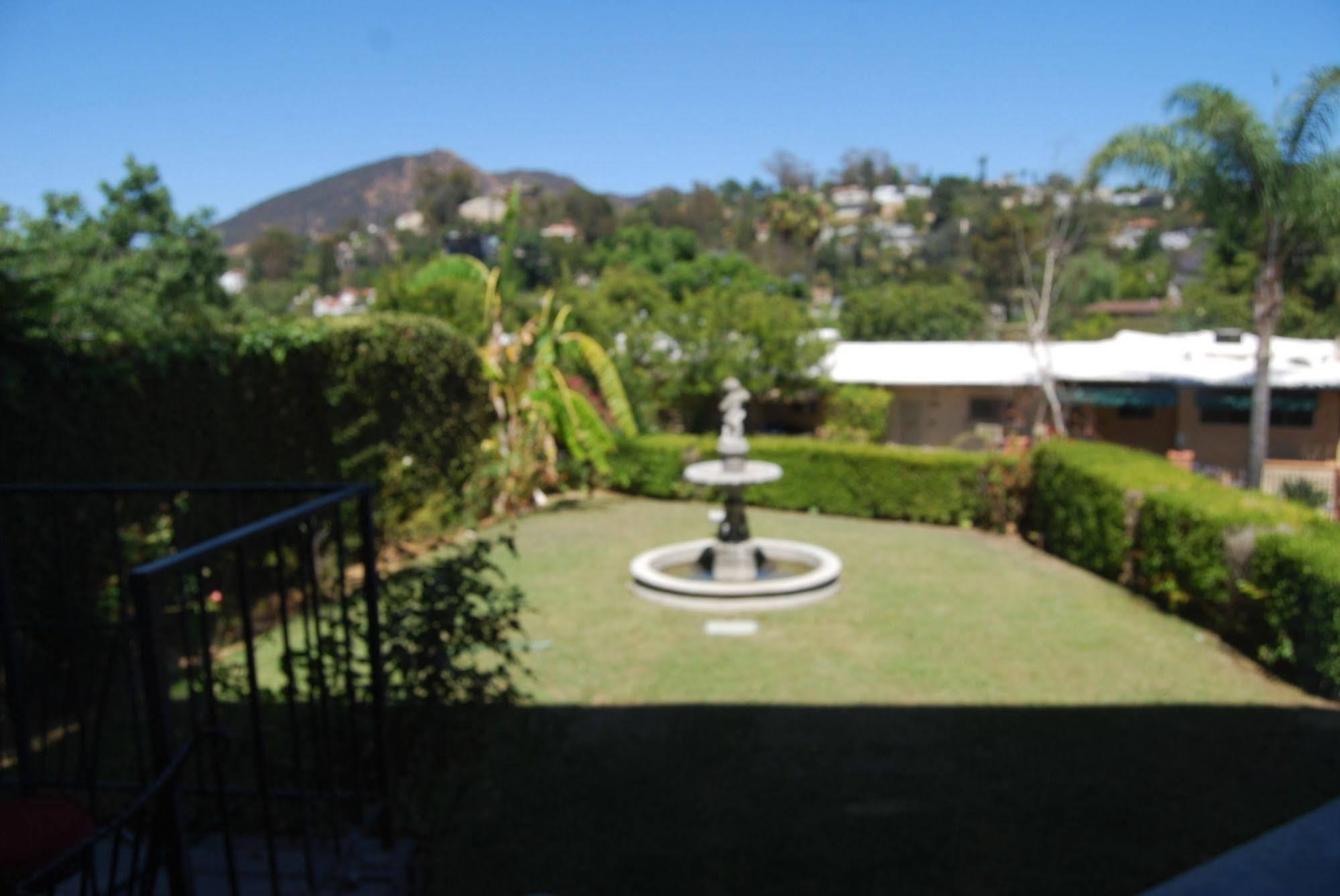 Couette-café In Hollywood Hills 3*