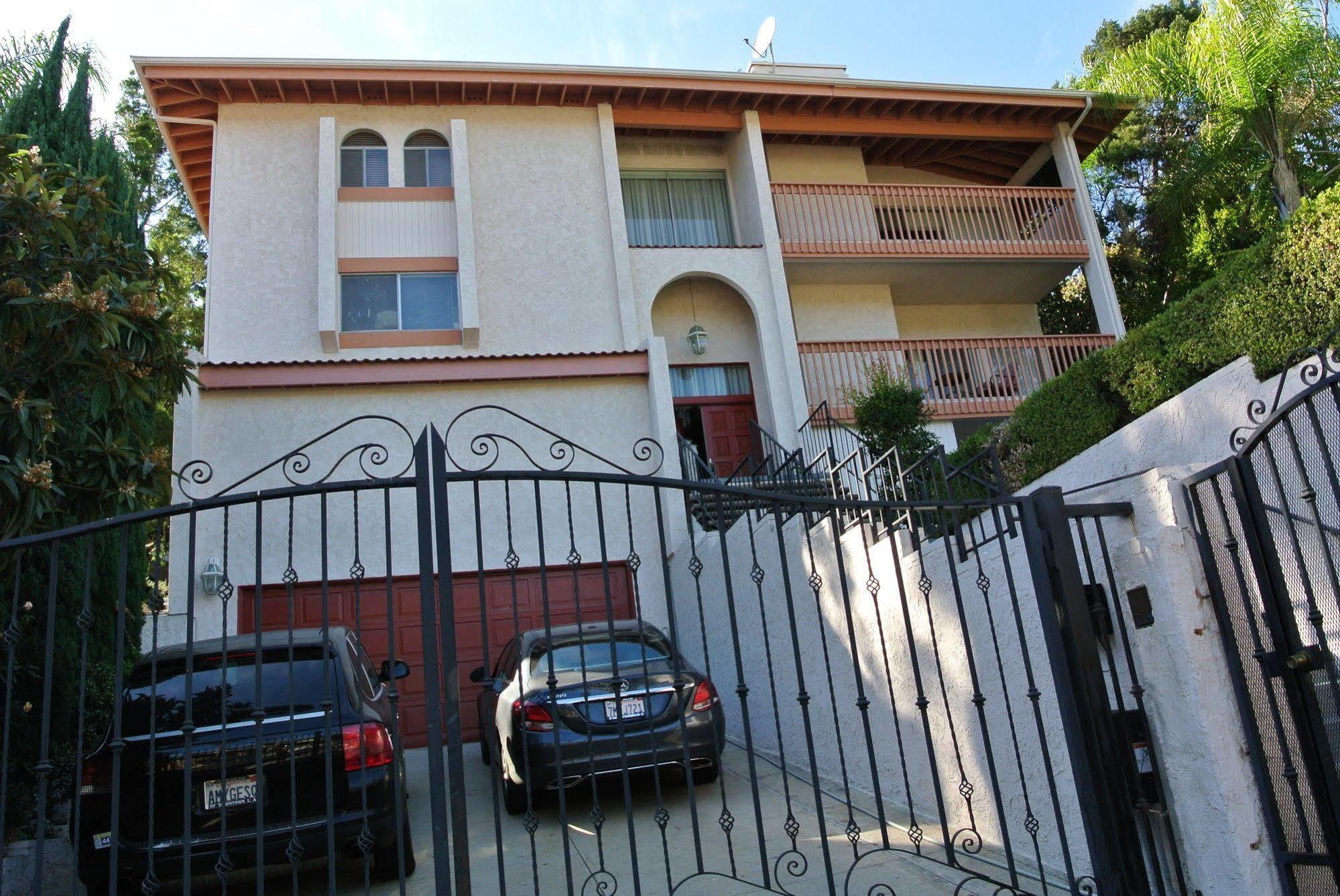 In Hollywood Hills Bed & Breakfast Los Angeles