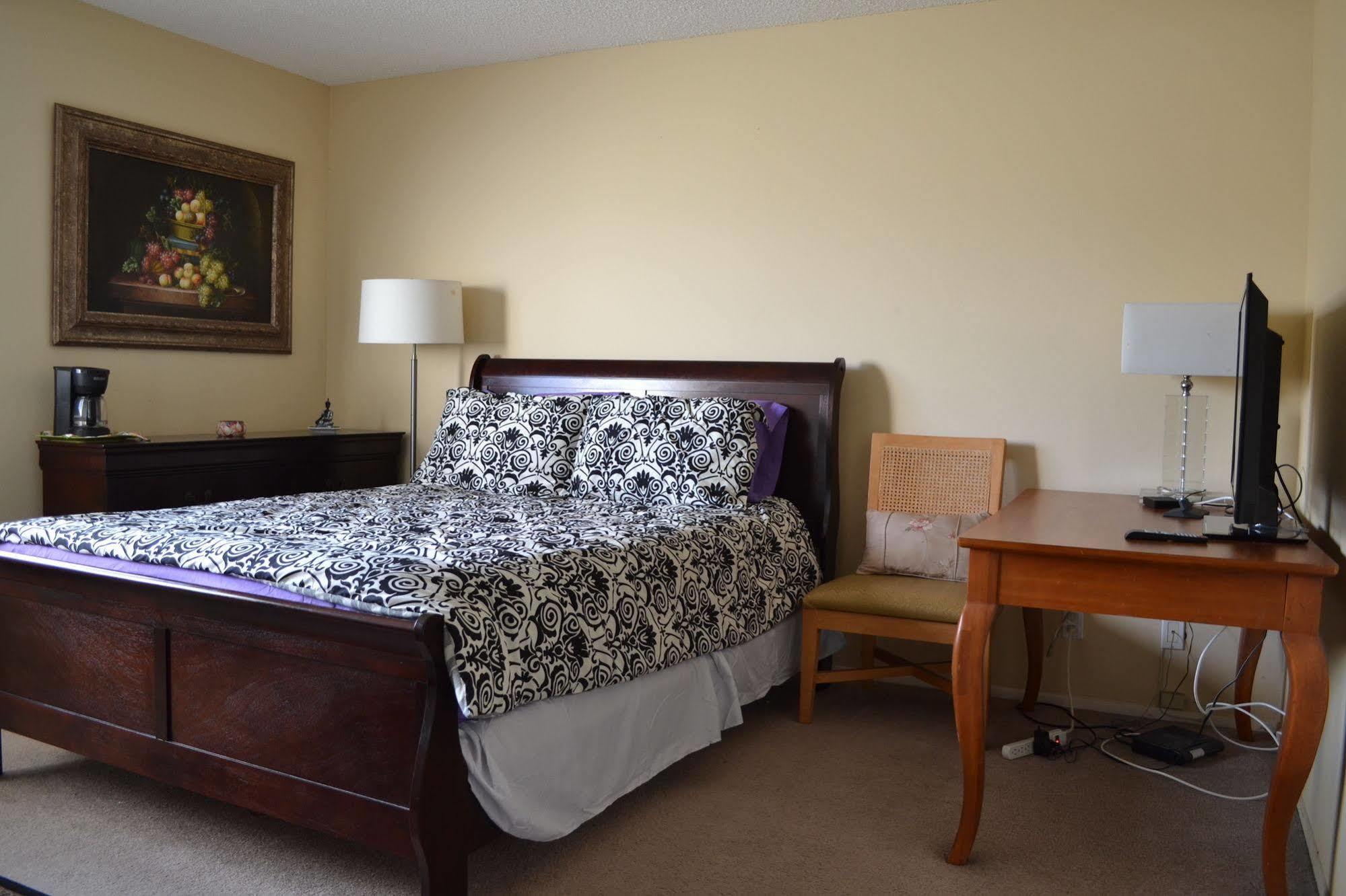 In Hollywood Hills Bed & Breakfast Los Angeles