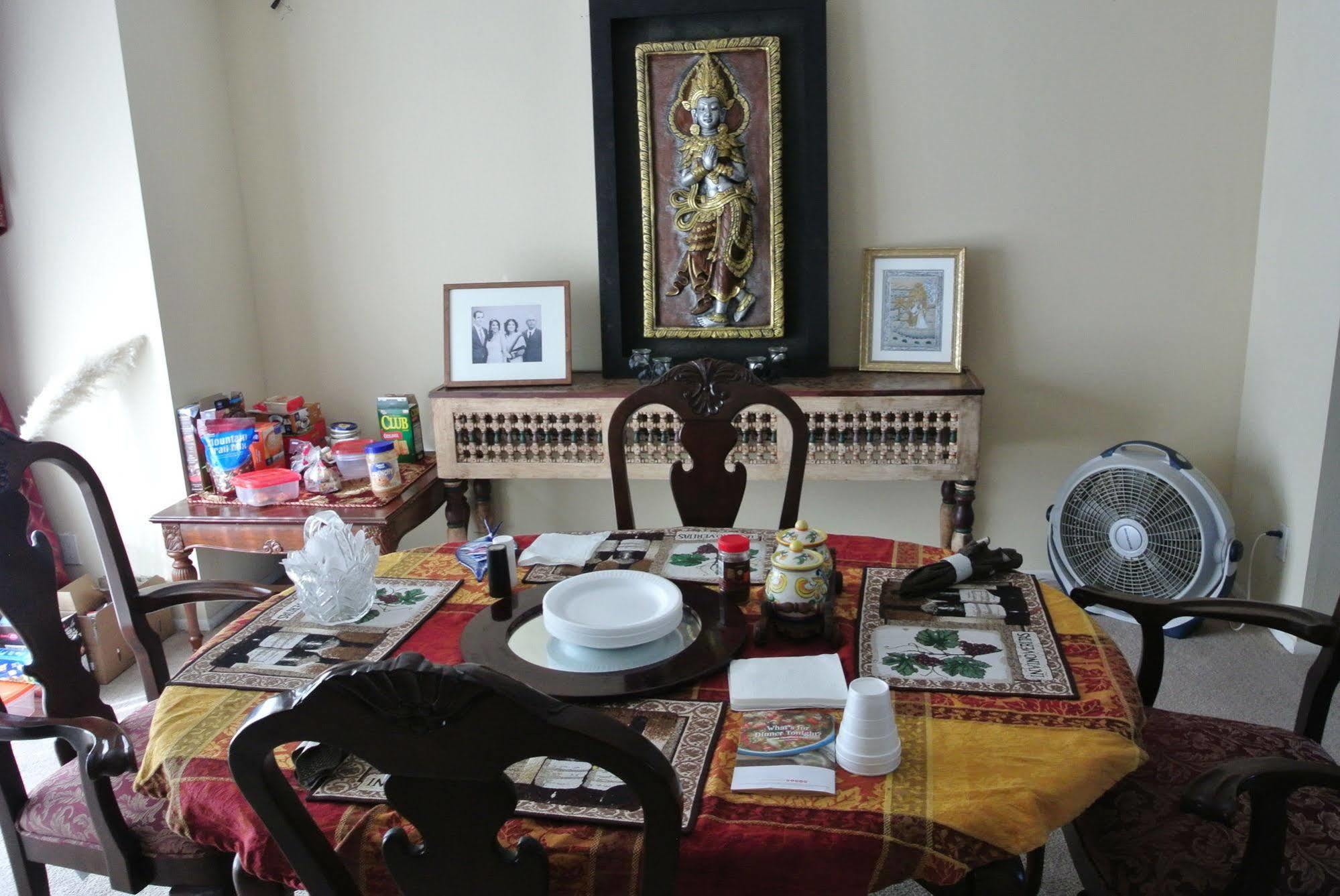 In Hollywood Hills Bed and breakfast 3*